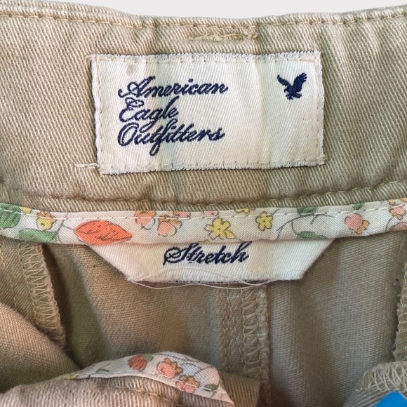 AMERICAN EAGLE | Women's Off White Stretch Shorts (SC) - Picture 2 of 5
